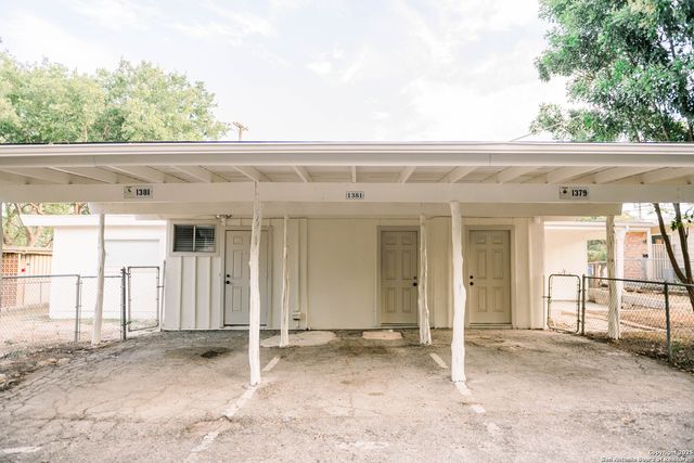 1379 Oblate Dr, San Antonio, TX 78216