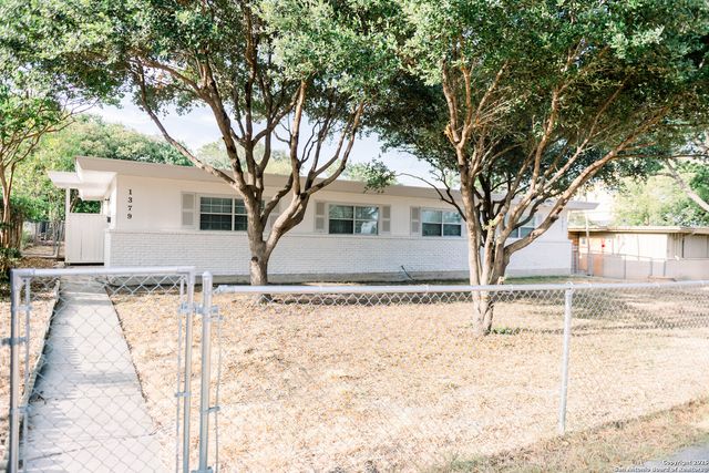 1379 Oblate Dr, San Antonio, TX 78216