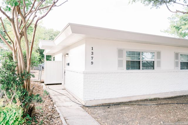 1379 Oblate Dr, San Antonio, TX 78216