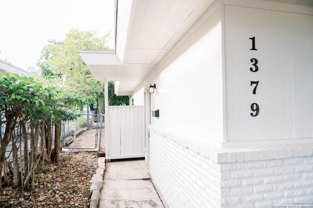 1379 Oblate Dr, San Antonio, TX 78216