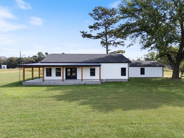 22372 North Road, Summers, AR 72769