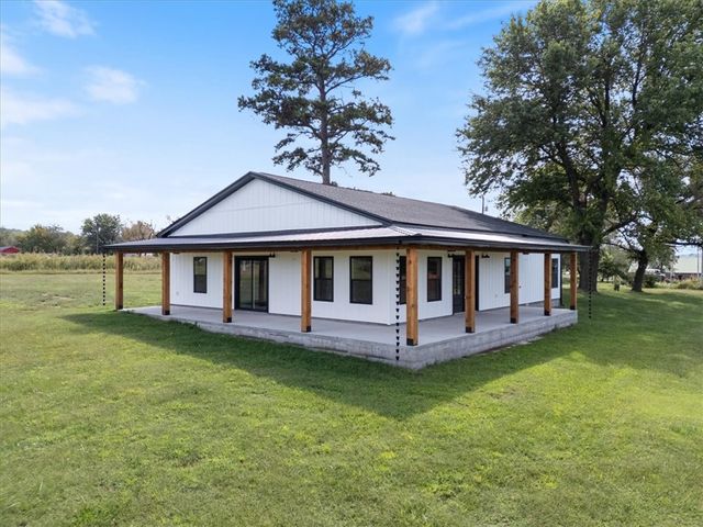 22372 North Road, Summers, AR 72769