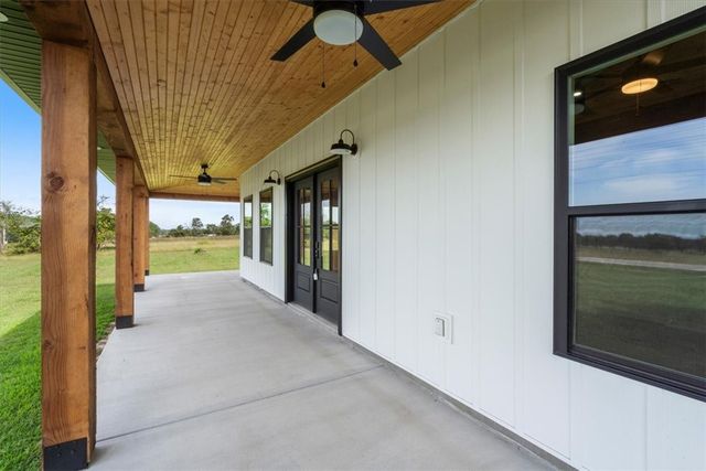 22372 North Road, Summers, AR 72769