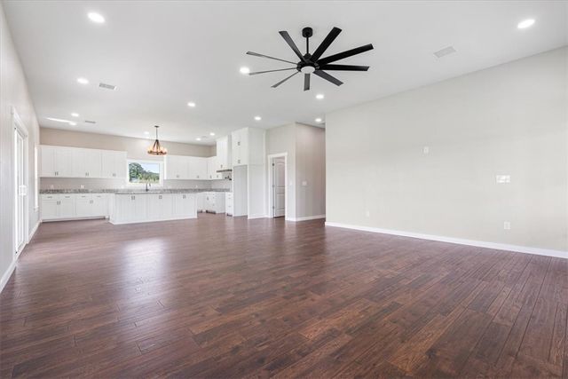22372 North Road, Summers, AR 72769