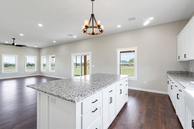 22372 North Road, Summers, AR 72769