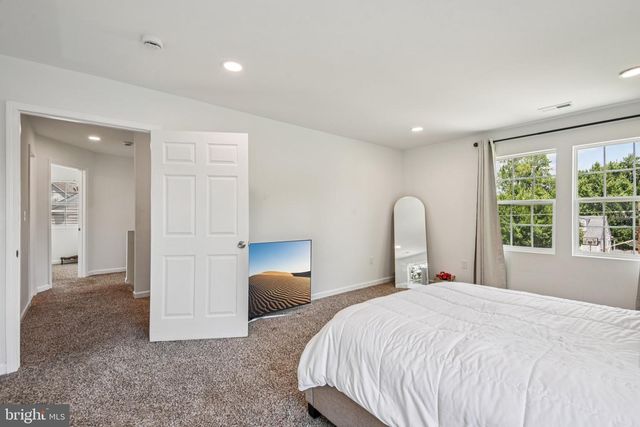 6715 WESTCOTT RD, Falls Church, VA 22042