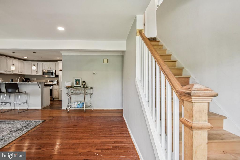6715 WESTCOTT RD, Falls Church, VA 22042