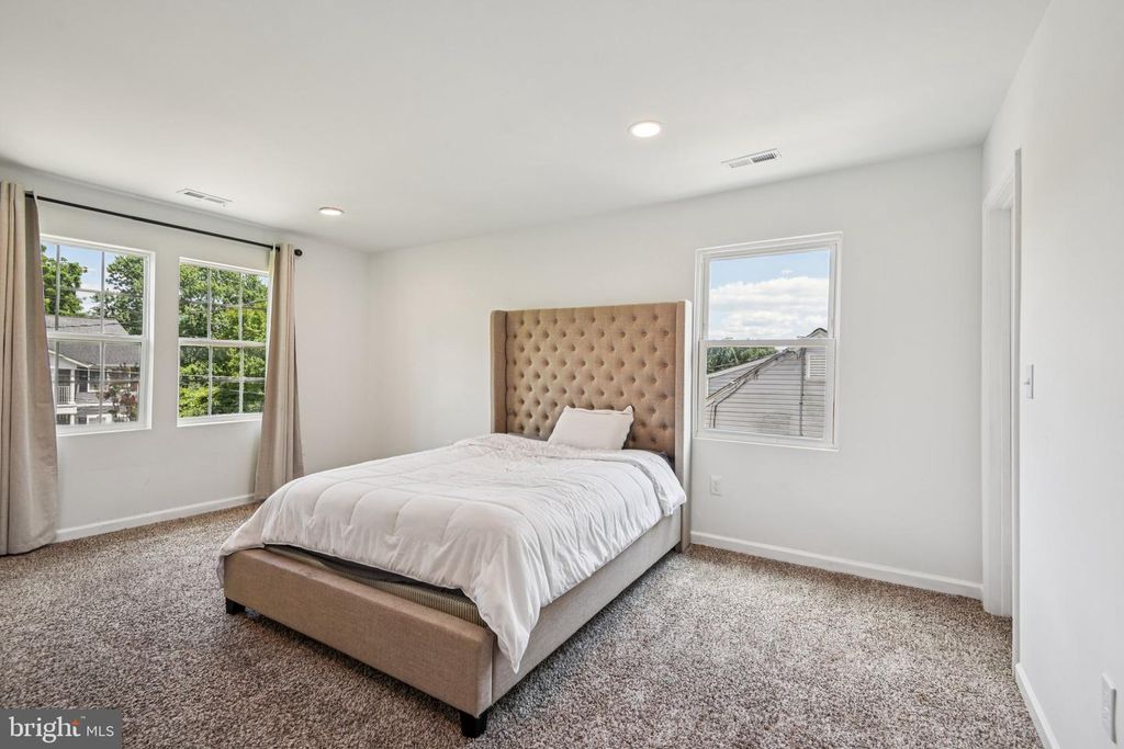 6715 WESTCOTT RD, Falls Church, VA 22042