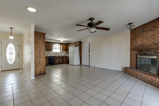 9617 NE 4th Street, Midwest City, OK 73130