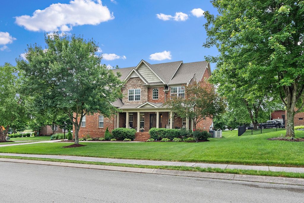 1011 Glessner Dr, Spring Hill, TN 37174