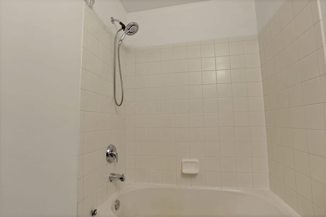 342 W Hunters Drive, Newark, OH 43055