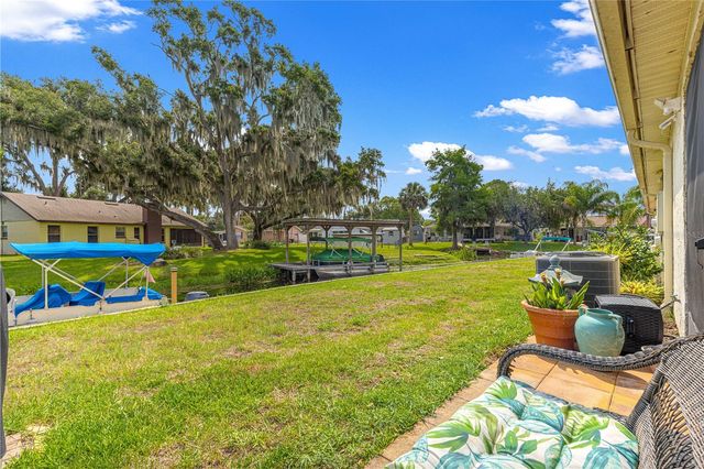 2226 CYPRESS COVE DRIVE 2226, Tavares, FL 32778