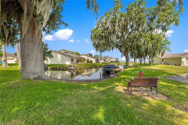 2226 CYPRESS COVE DRIVE 2226, Tavares, FL 32778