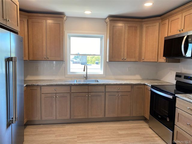 120 E CENTRAL Avenue A-5, Pearl River, NY 10965