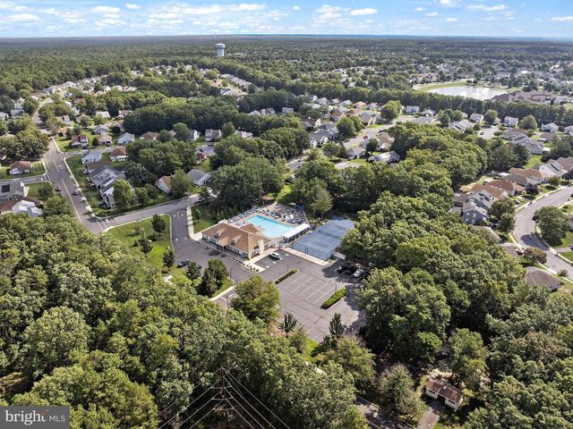 40 PINE OAK BLVD, Barnegat, NJ 08005