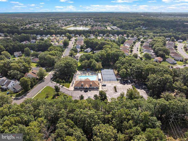 40 PINE OAK BLVD, Barnegat, NJ 08005