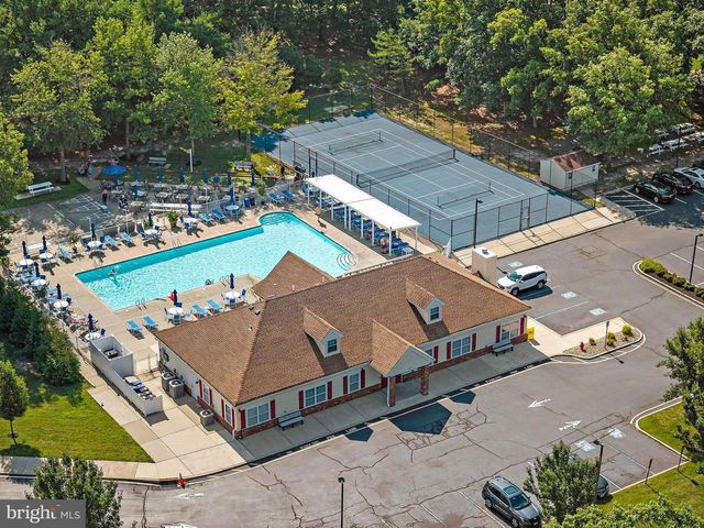 40 PINE OAK BLVD, Barnegat, NJ 08005