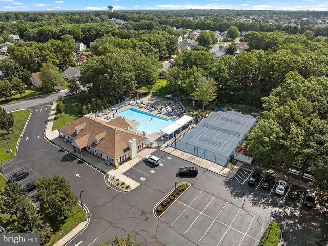 40 PINE OAK BLVD, Barnegat, NJ 08005