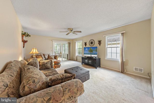 40 PINE OAK BLVD, Barnegat, NJ 08005