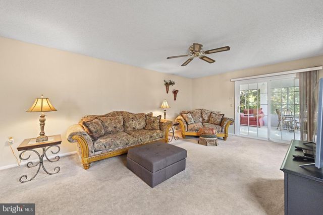 40 PINE OAK BLVD, Barnegat, NJ 08005