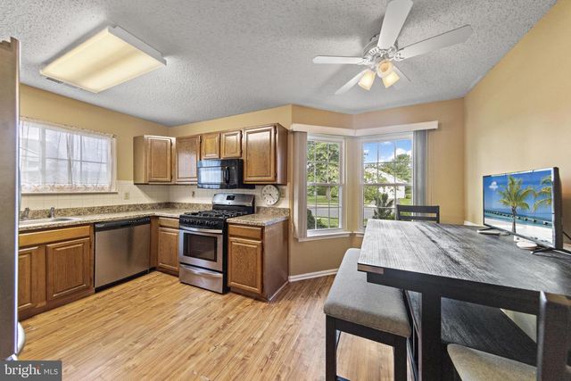 40 PINE OAK BLVD, Barnegat, NJ 08005