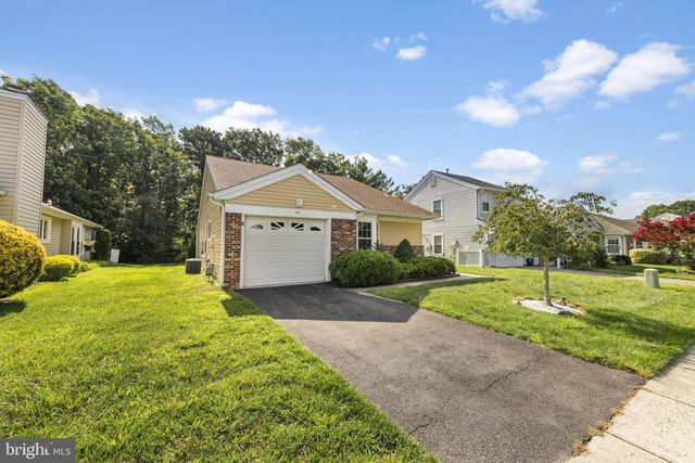 40 PINE OAK BLVD, Barnegat, NJ 08005