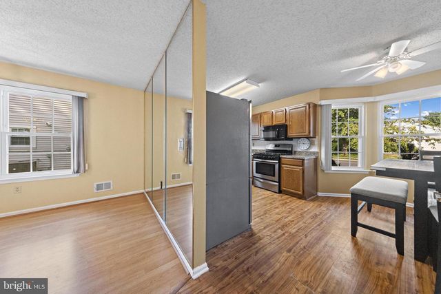 40 PINE OAK BLVD, Barnegat, NJ 08005