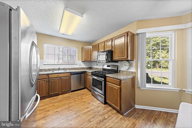 40 PINE OAK BLVD, Barnegat, NJ 08005