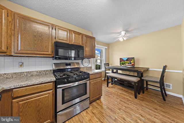 40 PINE OAK BLVD, Barnegat, NJ 08005