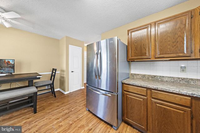 40 PINE OAK BLVD, Barnegat, NJ 08005