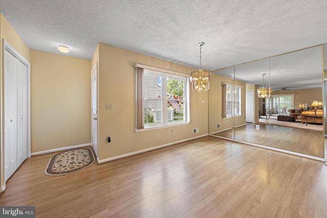 40 PINE OAK BLVD, Barnegat, NJ 08005