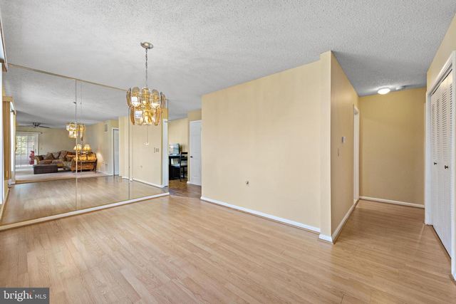 40 PINE OAK BLVD, Barnegat, NJ 08005