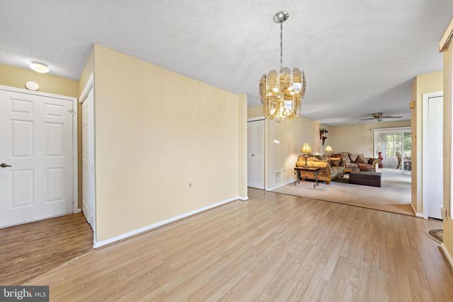 40 PINE OAK BLVD, Barnegat, NJ 08005