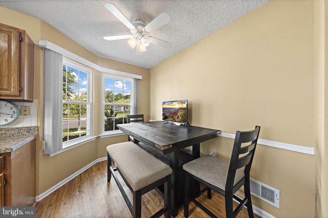 40 PINE OAK BLVD, Barnegat, NJ 08005