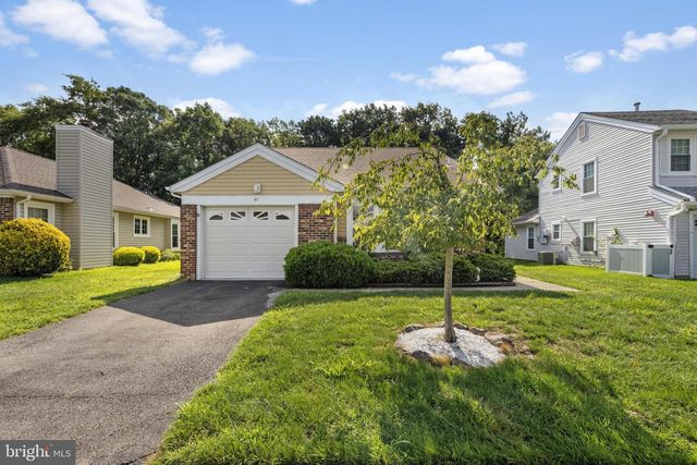 40 PINE OAK BLVD, Barnegat, NJ 08005