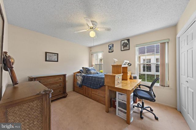 40 PINE OAK BLVD, Barnegat, NJ 08005