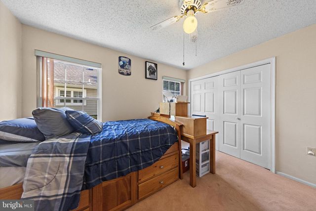 40 PINE OAK BLVD, Barnegat, NJ 08005
