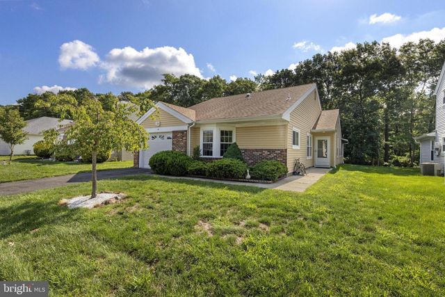 40 PINE OAK BLVD, Barnegat, NJ 08005