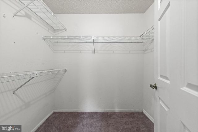 40 PINE OAK BLVD, Barnegat, NJ 08005