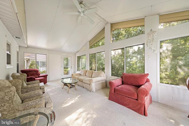 40 PINE OAK BLVD, Barnegat, NJ 08005