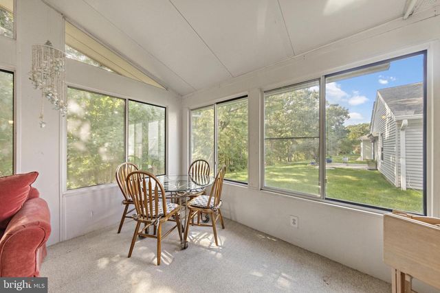 40 PINE OAK BLVD, Barnegat, NJ 08005