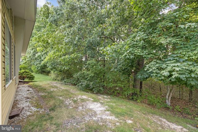 40 PINE OAK BLVD, Barnegat, NJ 08005