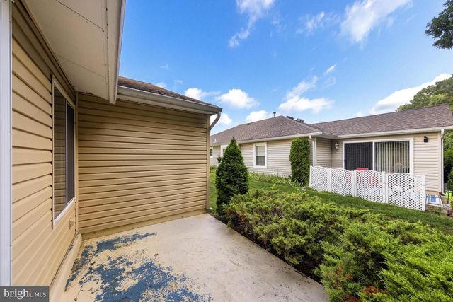 40 PINE OAK BLVD, Barnegat, NJ 08005
