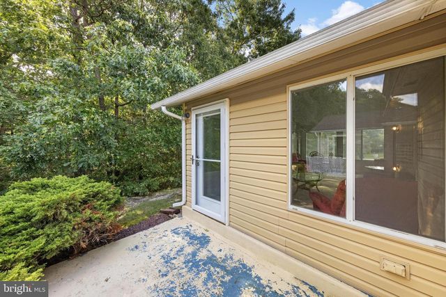 40 PINE OAK BLVD, Barnegat, NJ 08005