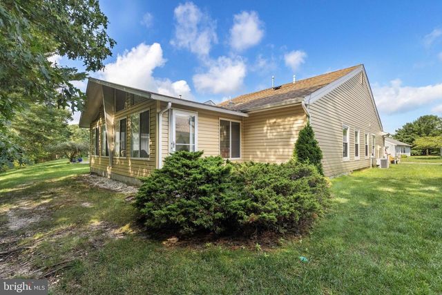 40 PINE OAK BLVD, Barnegat, NJ 08005