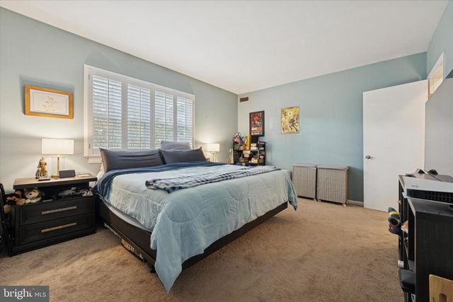 275 OLD FORGE CROSSING, Devon, PA 19333