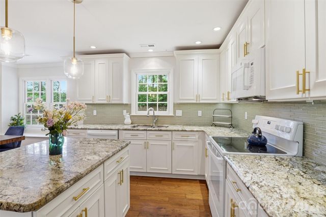 516 Eastville Court, Matthews, NC 28105