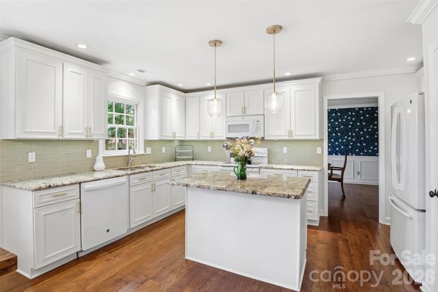 516 Eastville Court, Matthews, NC 28105