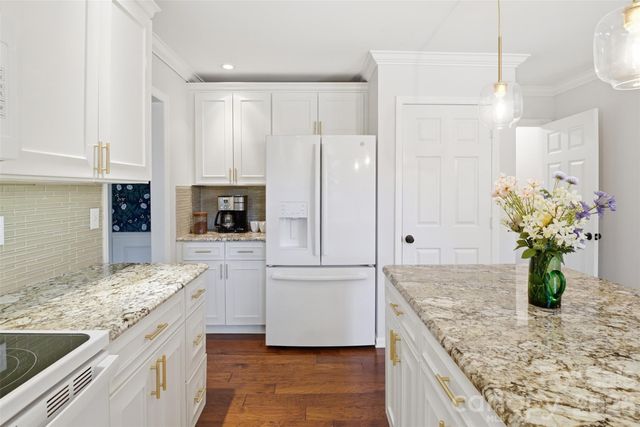 516 Eastville Court, Matthews, NC 28105