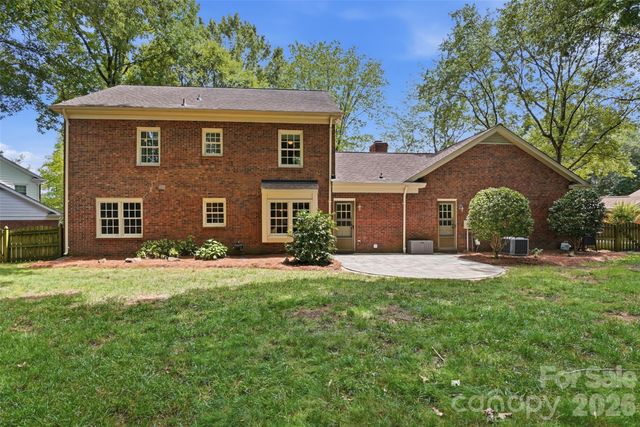 516 Eastville Court, Matthews, NC 28105